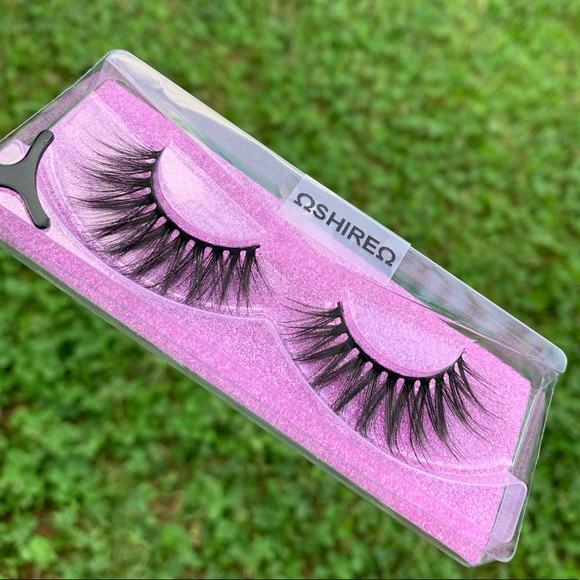 Lashes - Picture 8 of 10